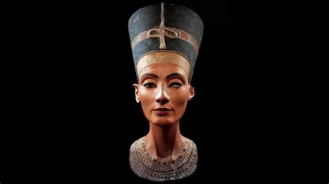 nefertiti queen bust and husband akhenaten history