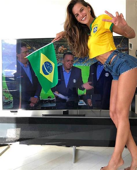 Mundial 2018 Rusia La Modelo Izabel Goulart Anima A Brasil Durante El