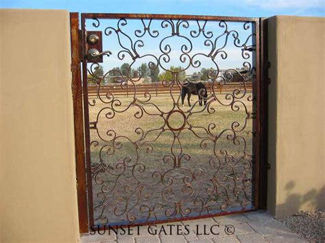 Courtyard Gate 513 Sunset Gates