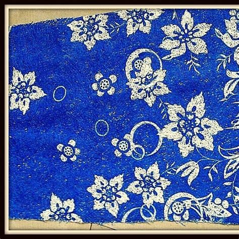 Hochwertige kleider für die unkonventionelle braut in allen größen. Delftblauer bedruckter Blumen Spitze | Bedrucken, Blumen ...