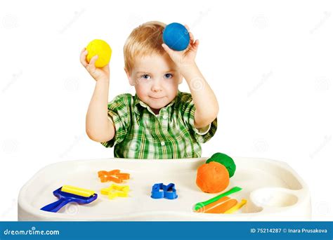 Niño Que Juega A Clay Toys Que Moldea Plastilina Colorida Del Pequeño