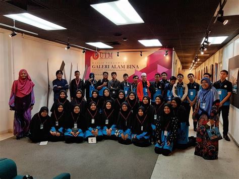 Klik sini untuk melihat senarai sekolah berasrama penuh mengikut kategori seperti premier, sekolah menengah sains (sms), sekolah menengah agama persekutuan (smap) dan sekolah berasrama penuh integrasi (sbpi). Lawatan dari Sekolah Menengah Islam Al Amin Bestari D ...