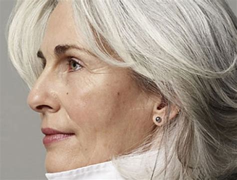 La coloration cheveux bio, vous en avez déjà entendu entendu parler, mais vous n'avez jamais osé sauter le pas du végétal… et pourtant ! Coloration naturelle pour cheveux gris