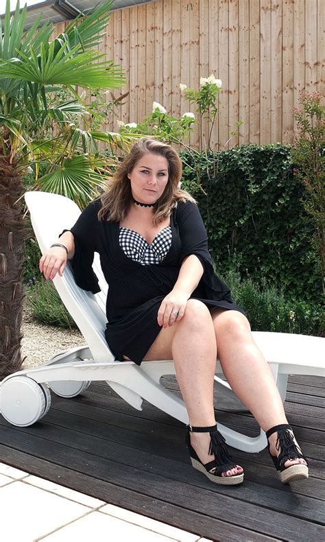 When On Holiday Lets Do Drink At The Pool In Style Plussize Curvy Fashionblog Plus Size