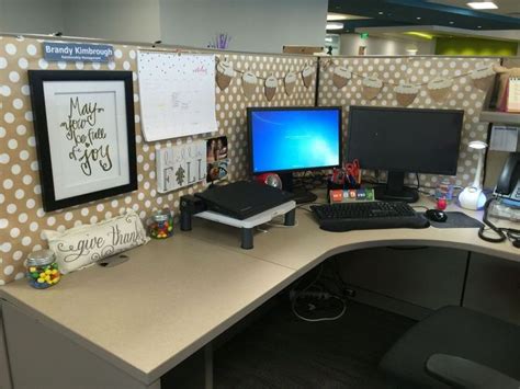25 Incredible Cubicle Workspace Decorating Ideas In 2020 Cubicle