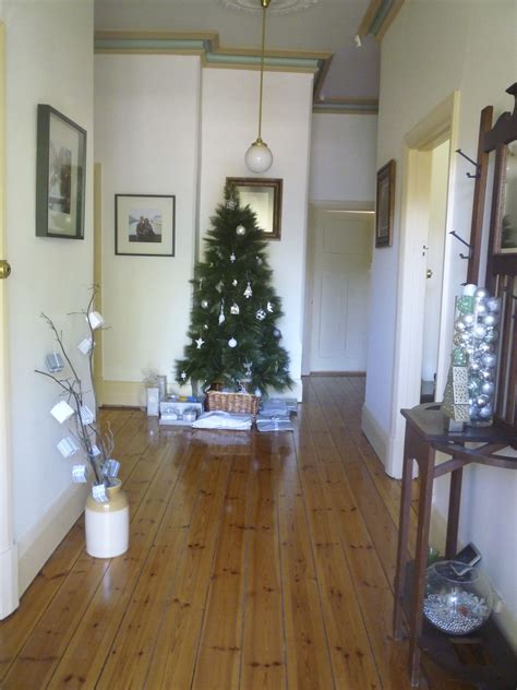 10 Decorating Hallway For Christmas Decoomo