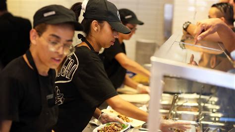 Chipotle Workers Can Earn A Business Degree In 18 Months