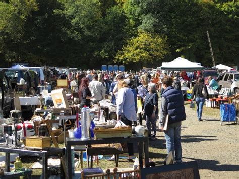 Visit Elephants Trunk Flea Market In New Milford Connecticut