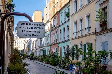 Paris Lhistoire Et Les Secrets De La Rue Crémieux La Rue La Plus