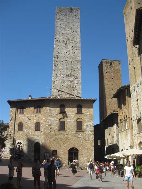 san gimignano piazza del duomo tuscany pictures italy in global geography