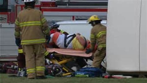 Montreal Bus Crash Kills 2 Injures A Dozen Cbc News