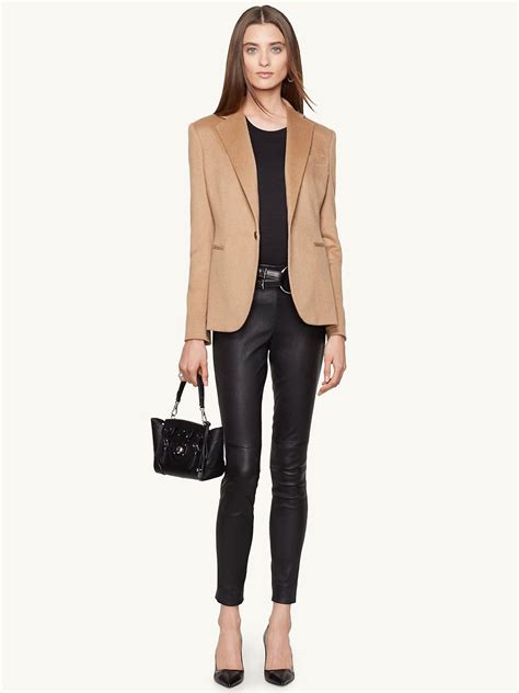 It is perfect for your office look or as a total look with the jicaron skirt. Épinglé sur Style | Fall & Winter