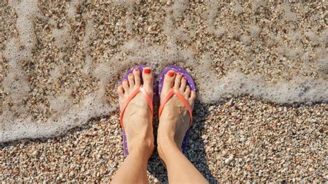 11 reasons you shouldn t wear flip flops amelia grant