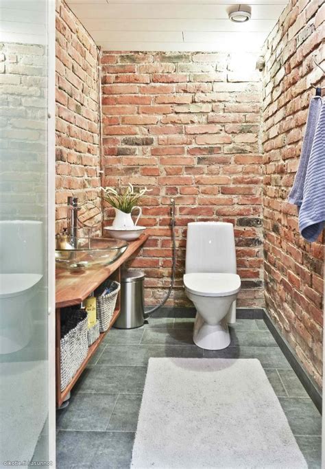 Exposed brick wall tiles offer a warm feel to your. Pin von Minieh auf bathroom | Ziegel badezimmer, Rustikale ...