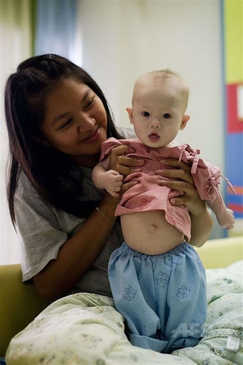 「小児性愛」発覚の夫、豪当局が調査 タイ代理出産騒動 写真1枚 国際ニュース：afpbb News