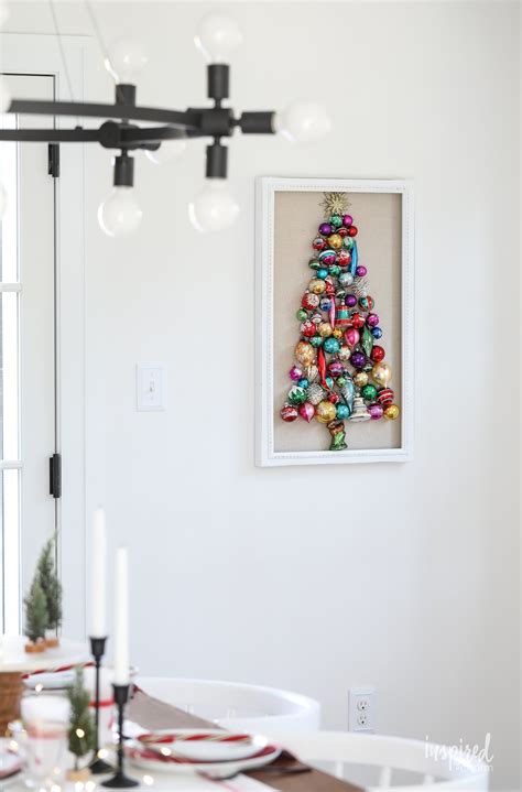 This snowman wall hanging is a rustic christmas decoration that is made from an old kitchen door frame. DIY Vintage Ornament Wall Decor Tree - Christmas Craft Idea
