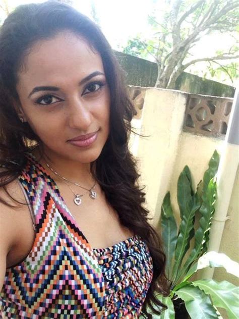 Sri Lankan Actress Udari Warnakulasooriya Sexy Photos