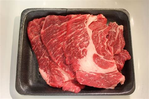 Mold together and store covered in the refrigerator until steaks are ready to be cooked. How to Cook Thin Chuck Steak | LIVESTRONG.COM