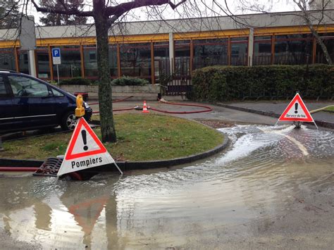 Les médias français et l'inondation du louvre. L'école de la Gradelle fermée suite à une inondation ...