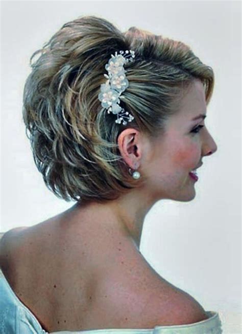 Gorgeous Mother Of The Bride Hairstyles For Short Curly Hair For