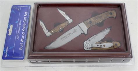 The set comes with three knives as shown in the pictures all 3 knives are used but still in very good condition. NEW Winchester 2006 Limited Edition Burl Wood Knife Gift Set | eBay