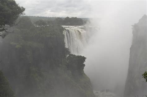 Victoria Falls Facts For Kids Situated On The Zambezi River Science