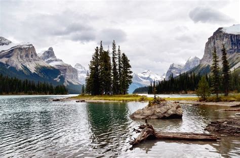 Maligne Lake Alberta Canada ?fit=1024%2C678&ssl=1