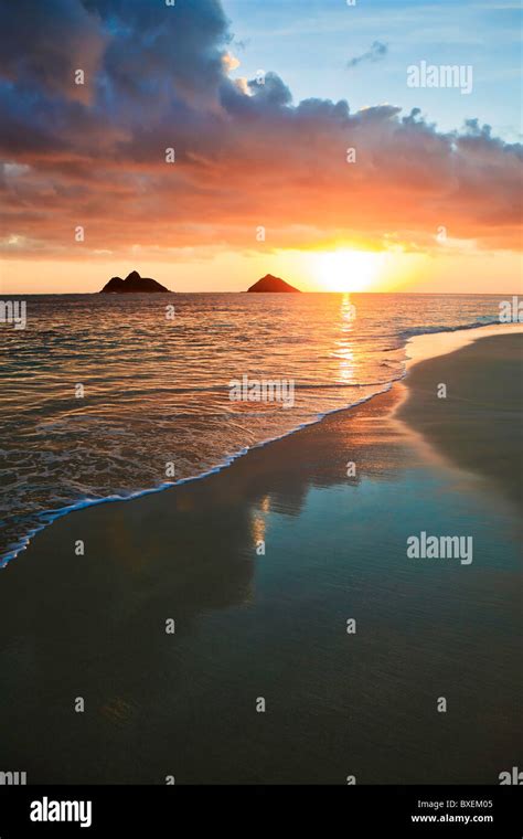 Pacific Sunrise At Lanikai Beach In Hawaii Stock Photo Alamy
