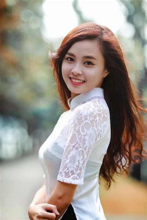 Vietnamese Women Should Wear Ao Dai At Work Beautiful Vietnamese Women And Girls