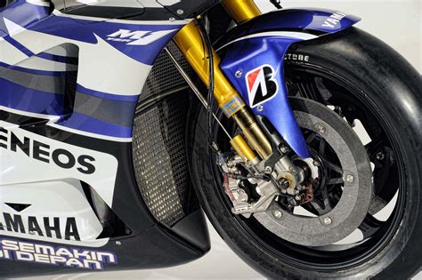 2012 Yamaha Yzr M1 Breaks Cover At Jerez Asphalt And Rubber