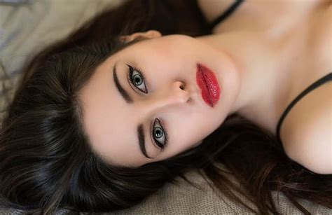 소녀 사진 사진 작가 파란 눈 모델 입술 얼굴 갈색 머리의 속눈썹 초상화 눈썹 입 구성하다 닫다 빨간 립스틱 Hd 배경 화면