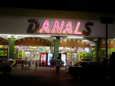 24 Hilariously Inappropriate Neon Sign Fails