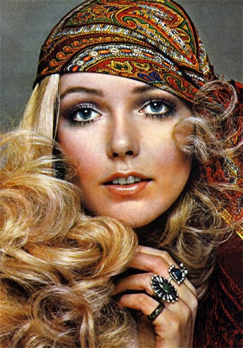 70 S Woman Style 70s Hair And Makeup 70s Makeup 1970s Hairstyles