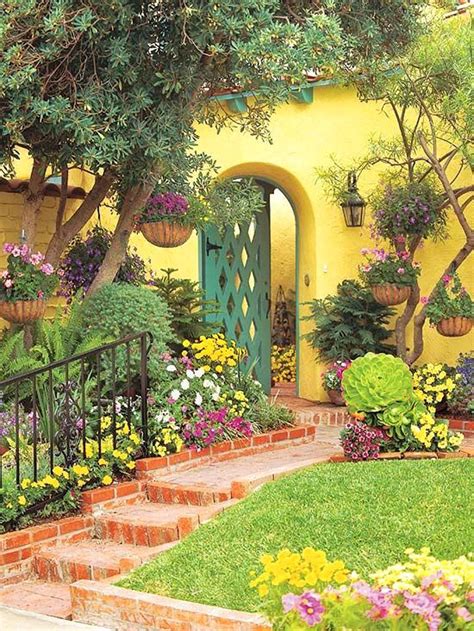 27 Beautiful Flower Garden Gate Ideas To Add Curb Appeal To Your Home