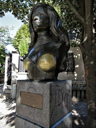Dalida Statue Parijs Alles Wat U Moet Weten VOORDAT Je Gaat TripAdvisor
