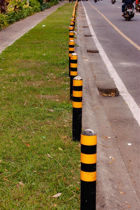 Curb Road Divider For Vehicles 20820794 Stock Photo At Vecteezy