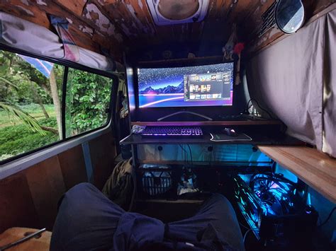 Living In A Van Doesnt Mean You Cant Have A Nice Battlestation