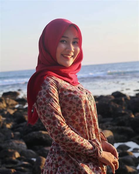 Pin Di Jilbab Cantik