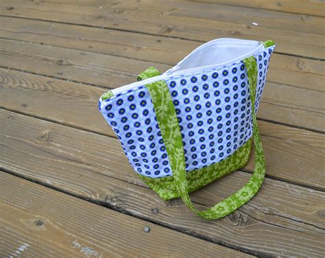 Simple Zippered Tote Tutorial Zippered Tote Bag Pattern Fabric Tote