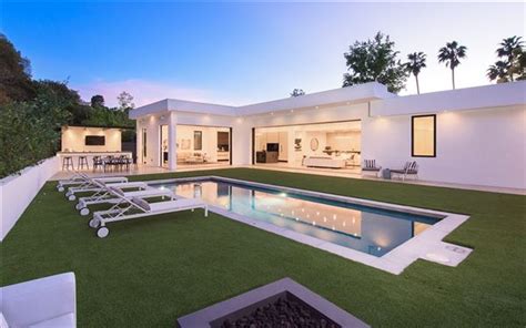 Single Story Contemporary In The Heart Of Trousdale Estates