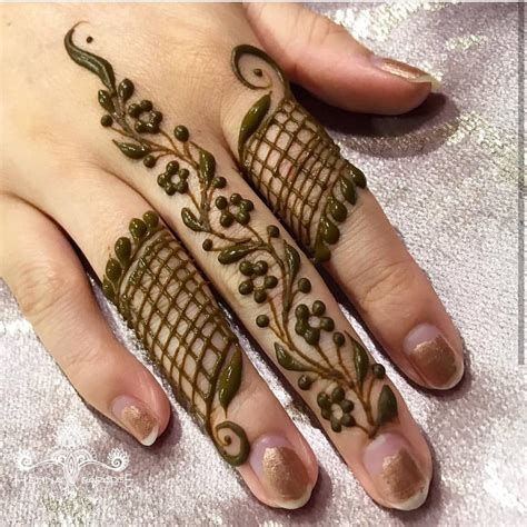 30 Stylish And Elegant Finger Mehndi Designs Tikli