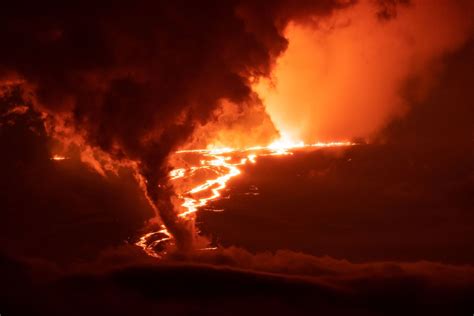 Photos Mauna Loa Volcano Erupts In Hawaii Cnn