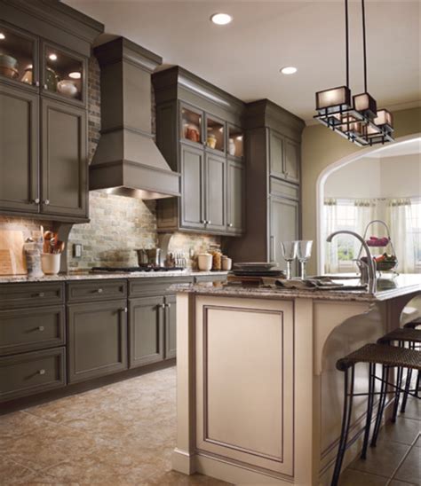 You like the look of their kitchen cabinets pictures but you would also like to know what are the precautions you should take before buying and how you can strike the best deal. KraftMaid | Kitchen Cabinets | Kitchen Ideas | Kitchen Islands