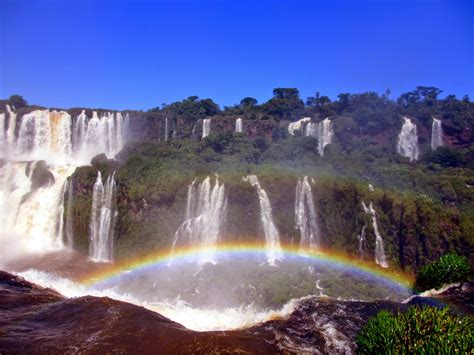 Trouvez des photos de banque d'images de haute qualité, que vous ne trouverez nulle part ailleurs. Ailleurs sur Terre: Les chutes d'Iguazu : Argentine VS ...