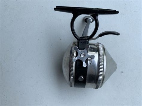 Zebco Spinner Underspin Closed Face Spinning Fishing Reel Vintage