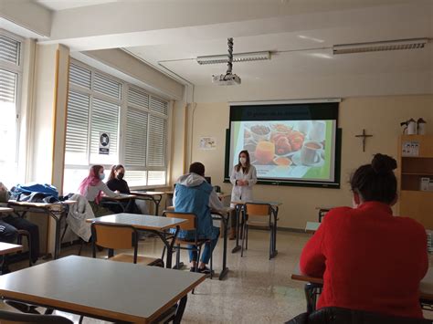 La Ucav Presente En La Semana De La Ciencia Del Colegio Safa Grial