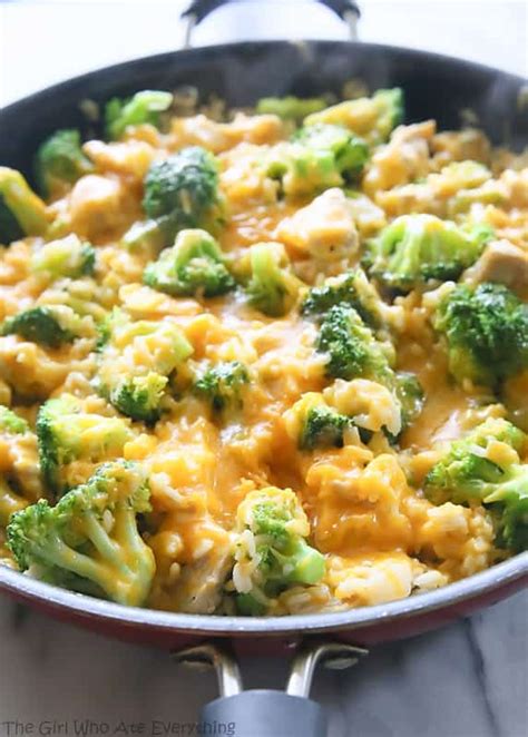 One Pan Cheesy Chicken Broccoli And Rice Dinner Skillet Recipe