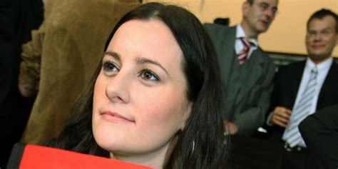 Janine wissler und dietmar bartsch werden die linke als spitzenkandidat:innen in den anstehenden bundestagswahlkampf führen. Linke-Kandidatin in Hessen: Die Vorzeigefrau - taz.de