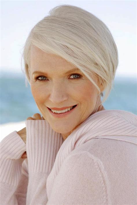45 Pixie Haircuts For Women Over 50 To Enjoy Your Age