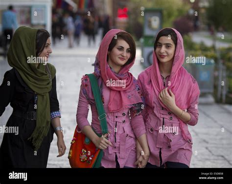 Isfahan Iran 28th July 2014 Iranian Young Women Walk On A Corner